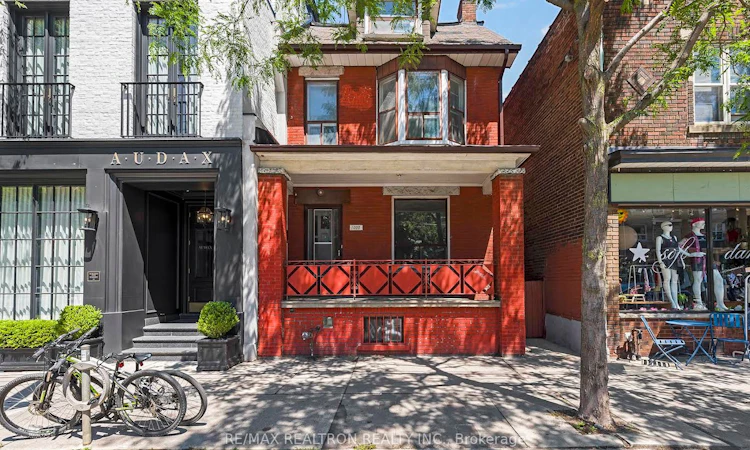 1000 Dundas Street W