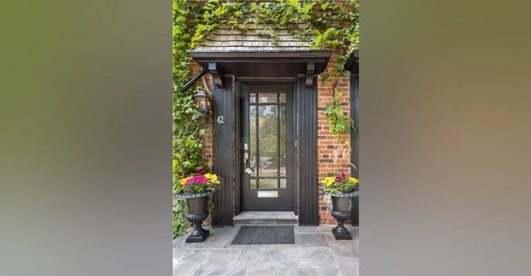 Lower-42 Astley Avenue, Toronto, ON, M4W 3B4
