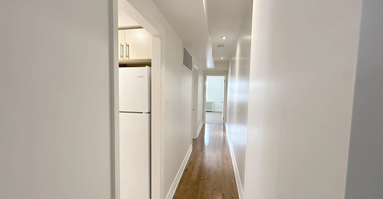 2 (Upper)-1003 Avenue Road, Toronto, ON, M5P 2K9 - 13