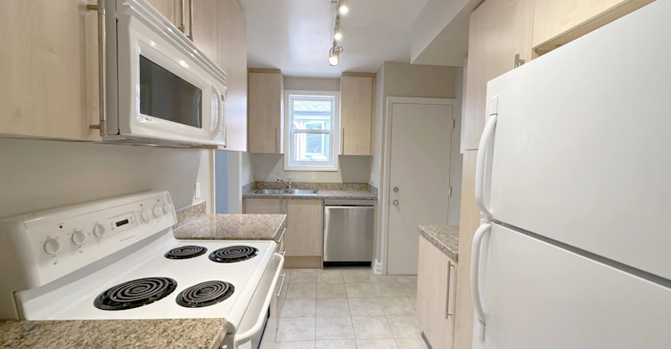 2 (Upper)-1003 Avenue Road, Toronto, ON, M5P 2K9 - 12