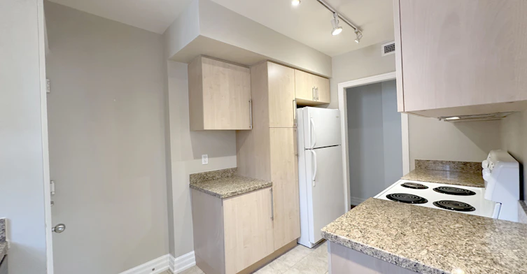 2 (Upper)-1003 Avenue Road, Toronto, ON, M5P 2K9 - 10