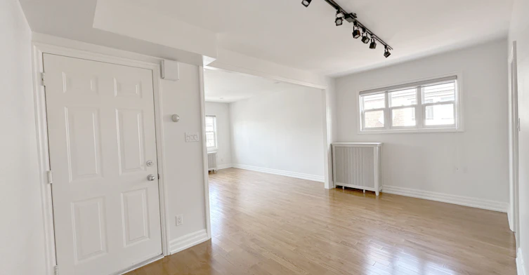 2 (Upper)-1003 Avenue Road, Toronto, ON, M5P 2K9 - 7