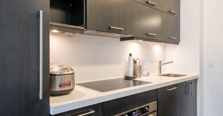 901-1080 Bay Street, Toronto, ON, M5S 0A6 - 2