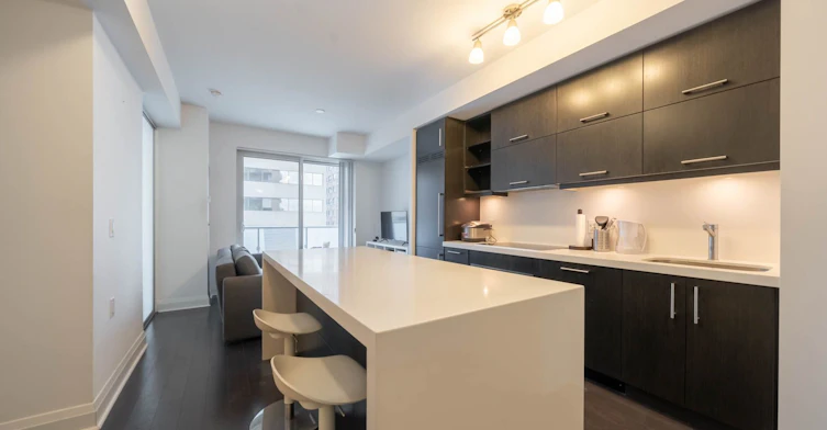 901-1080 Bay Street, Toronto, ON, M5S 0A6 - 7