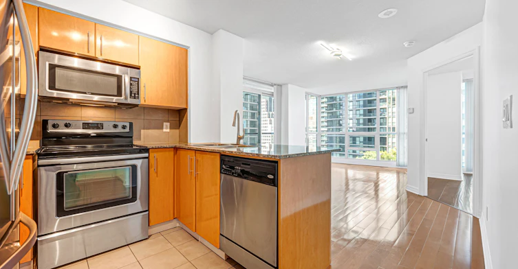 901-16 Yonge Street, Toronto, ON, M5E 2A1 - 11
