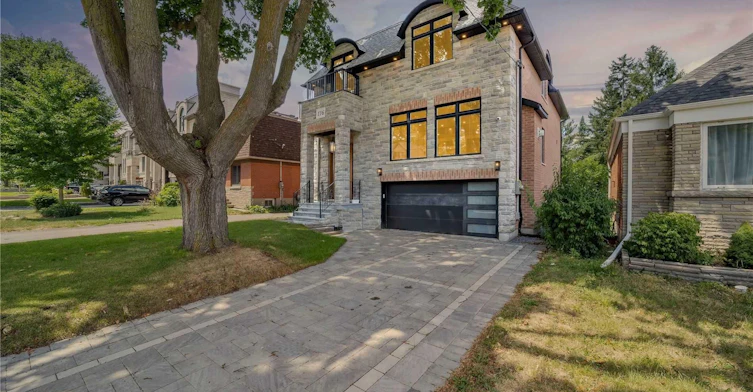 116 Park Home Avenue, Toronto, ON, M2N 1W8
