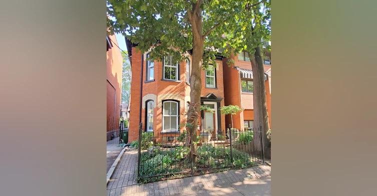 Upper-47 Gloucester Street, Toronto, ON, M4Y 1L8