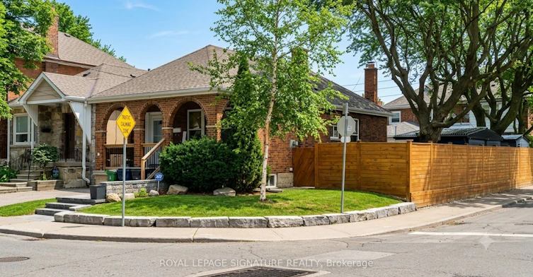 1 Roseneath Gardens, Toronto, ON, M6C 3X5