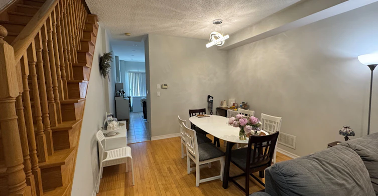 Upper-6 Altamont Road, Toronto, ON, M2M 1S4 - 3