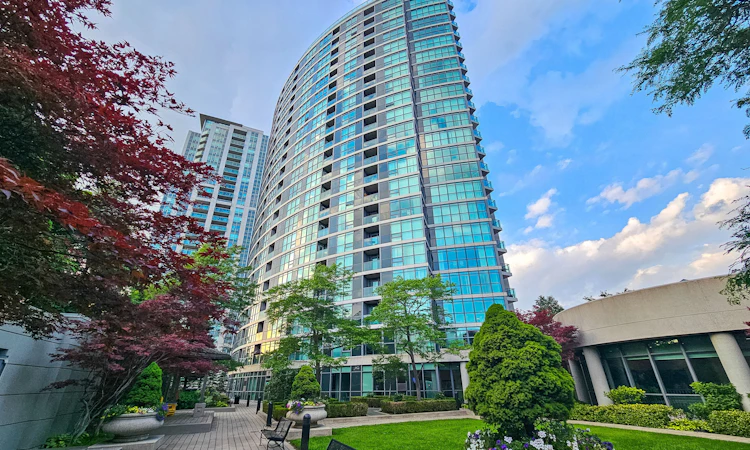 1103-28 Harrison Garden Boulevard S