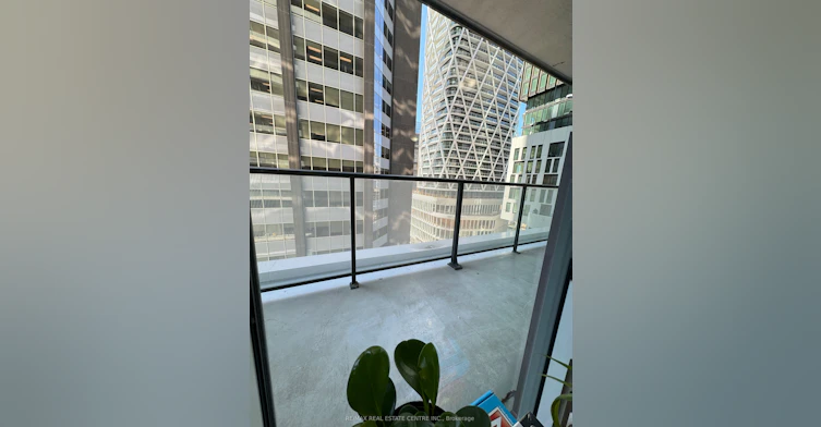 805-426 University Avenue, Toronto, ON, M5G 1S9 - 13