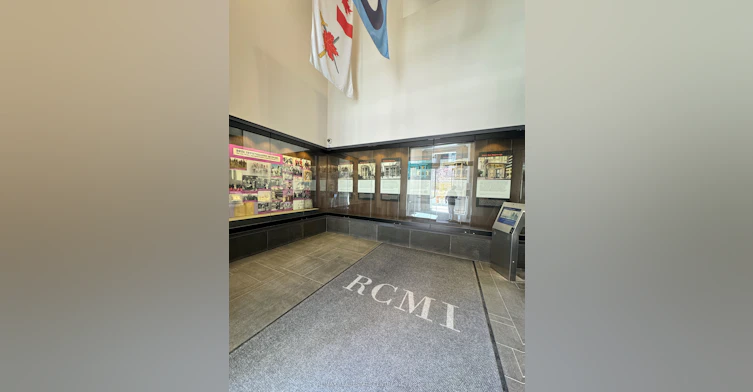 805-426 University Avenue, Toronto, ON, M5G 1S9