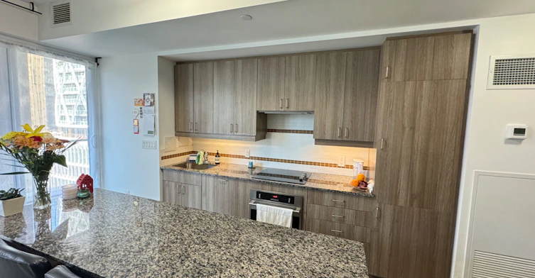805-426 University Avenue, Toronto, ON, M5G 1S9 - 12