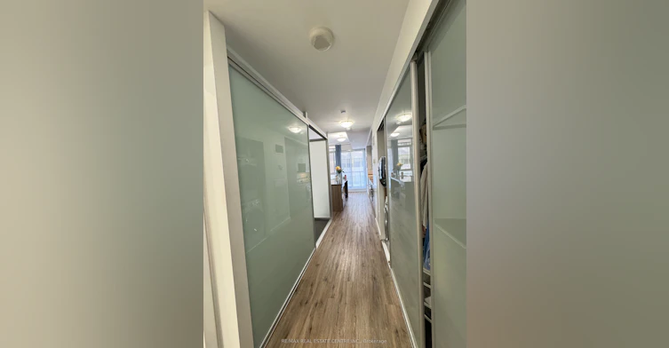 805-426 University Avenue, Toronto, ON, M5G 1S9 - 4
