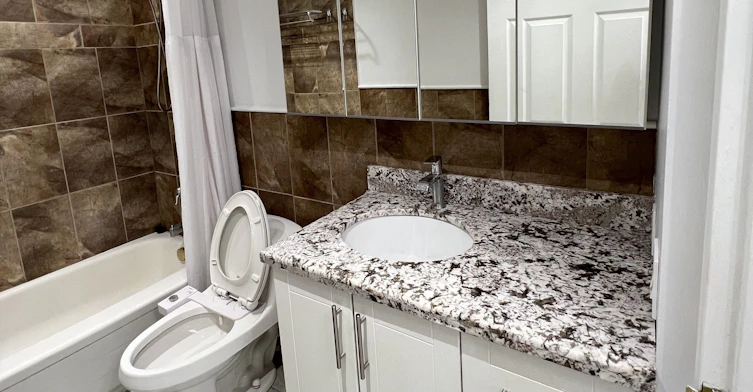 207-33 University Avenue, Toronto, ON, M5J 2S7 - 18