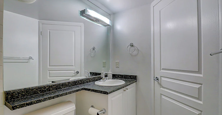 1305-18 Yonge Street, Toronto, ON, M5E 1Z8 - 18