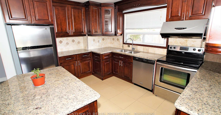 Main-32 Niantic Crescent, Toronto, ON, M3A 2H7 - 2