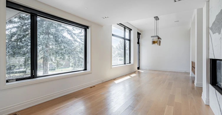 4 Royal Oak Drive, Toronto, ON, M3C 2M2 - 3