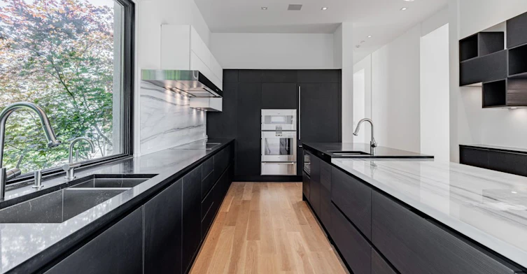 4 Royal Oak Drive, Toronto, ON, M3C 2M2 - 8