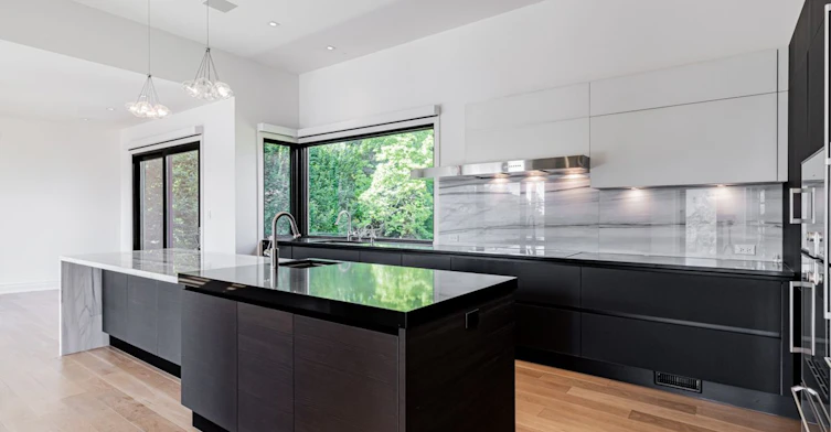 4 Royal Oak Drive, Toronto, ON, M3C 2M2 - 6