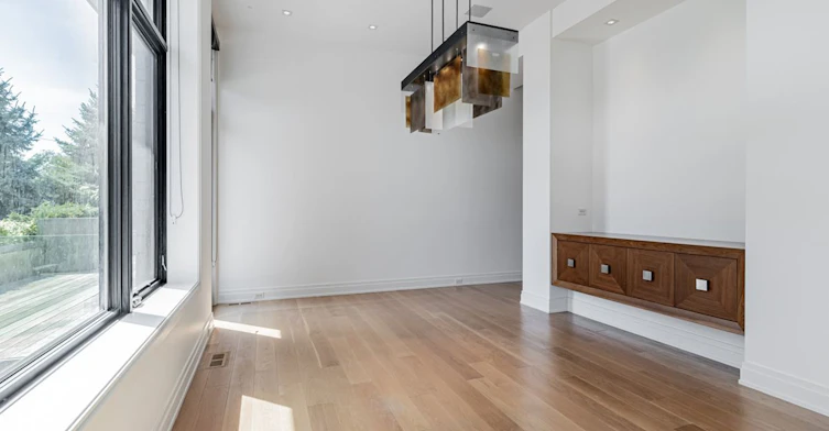 4 Royal Oak Drive, Toronto, ON, M3C 2M2 - 4