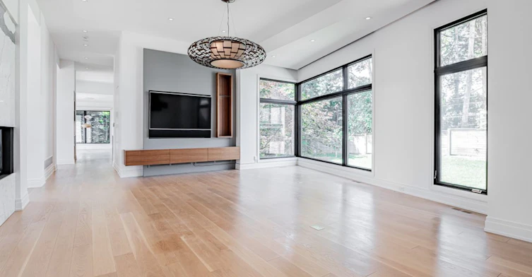 4 Royal Oak Drive, Toronto, ON, M3C 2M2 - 5