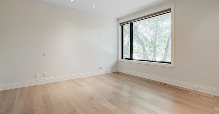 4 Royal Oak Drive, Toronto, ON, M3C 2M2 - 11