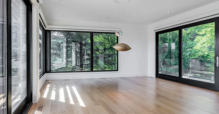 4 Royal Oak Drive, Toronto, ON, M3C 2M2 - 7