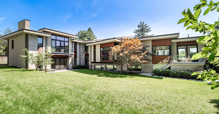 4 Royal Oak Drive, Toronto, ON, M3C 2M2 - 18