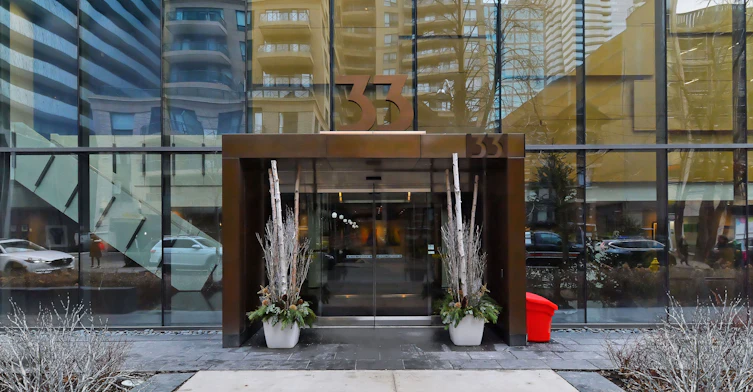 3902-33 Charles Street E, Toronto, ON, M4Y 0A2
