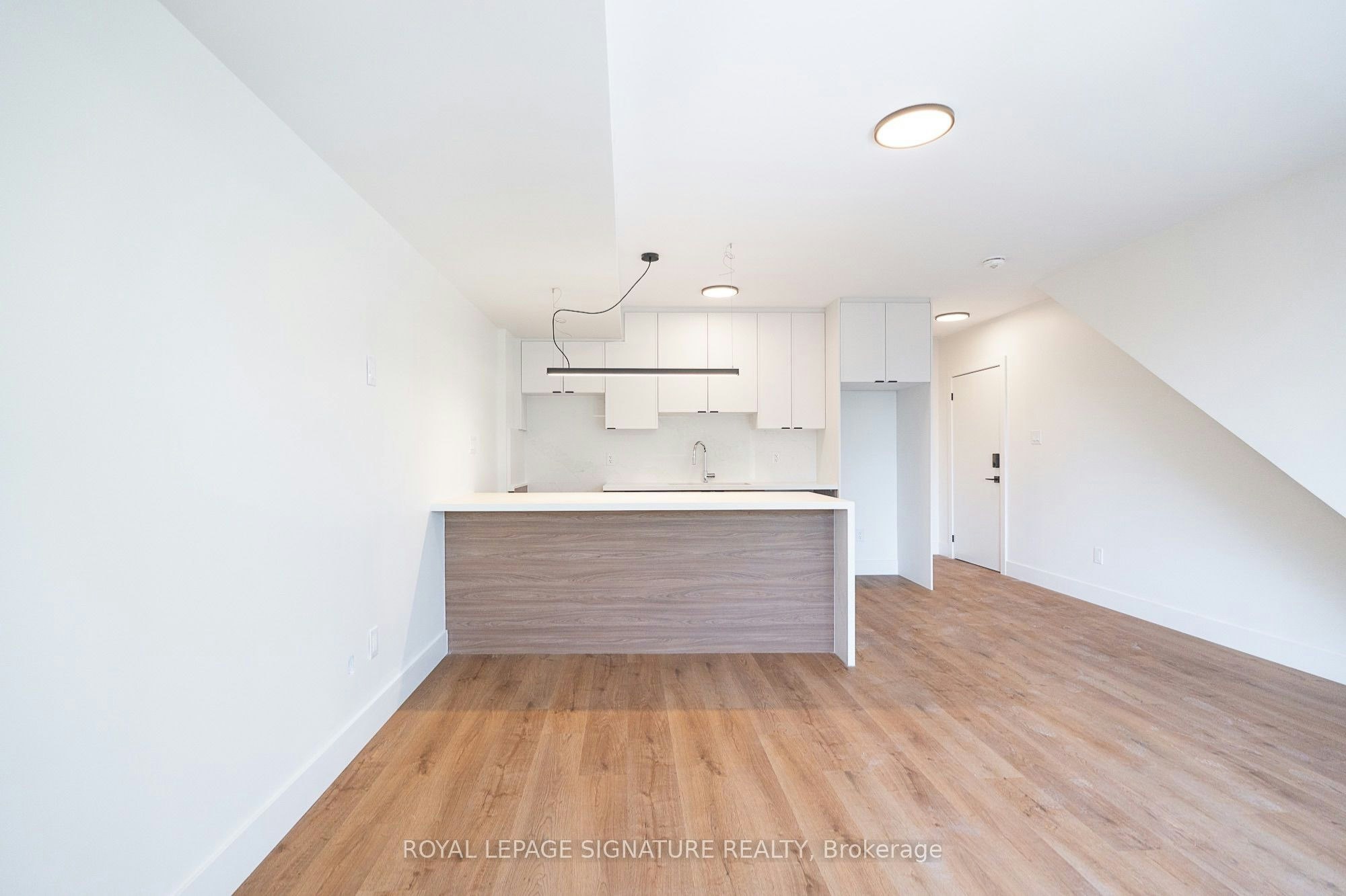 6-7 Earnscliffe Road, Toronto, ON, M6E 1J4 - 7