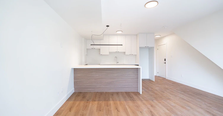 6-7 Earnscliffe Road, Toronto, ON, M6E 1J4 - 7