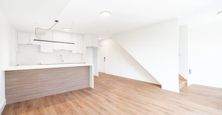 6-7 Earnscliffe Road, Toronto, ON, M6E 1J4 - 6