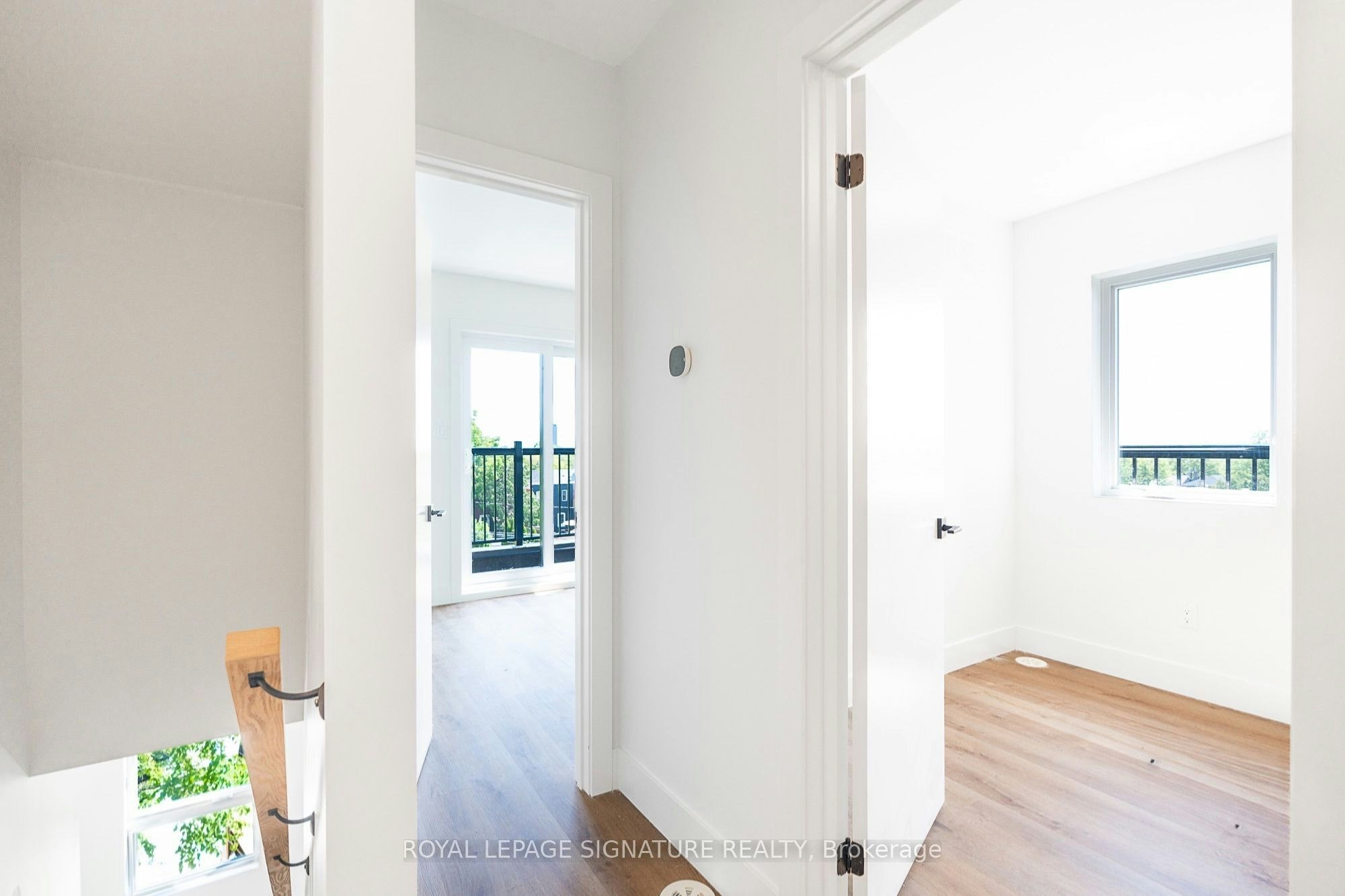 6-7 Earnscliffe Road, Toronto, ON, M6E 1J4 - 12