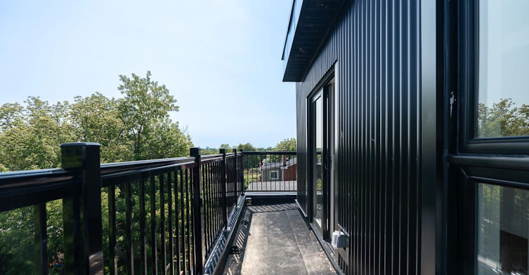 6-7 Earnscliffe Road, Toronto, ON, M6E 1J4 - 15