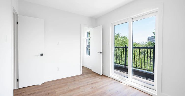 6-7 Earnscliffe Road, Toronto, ON, M6E 1J4 - 13