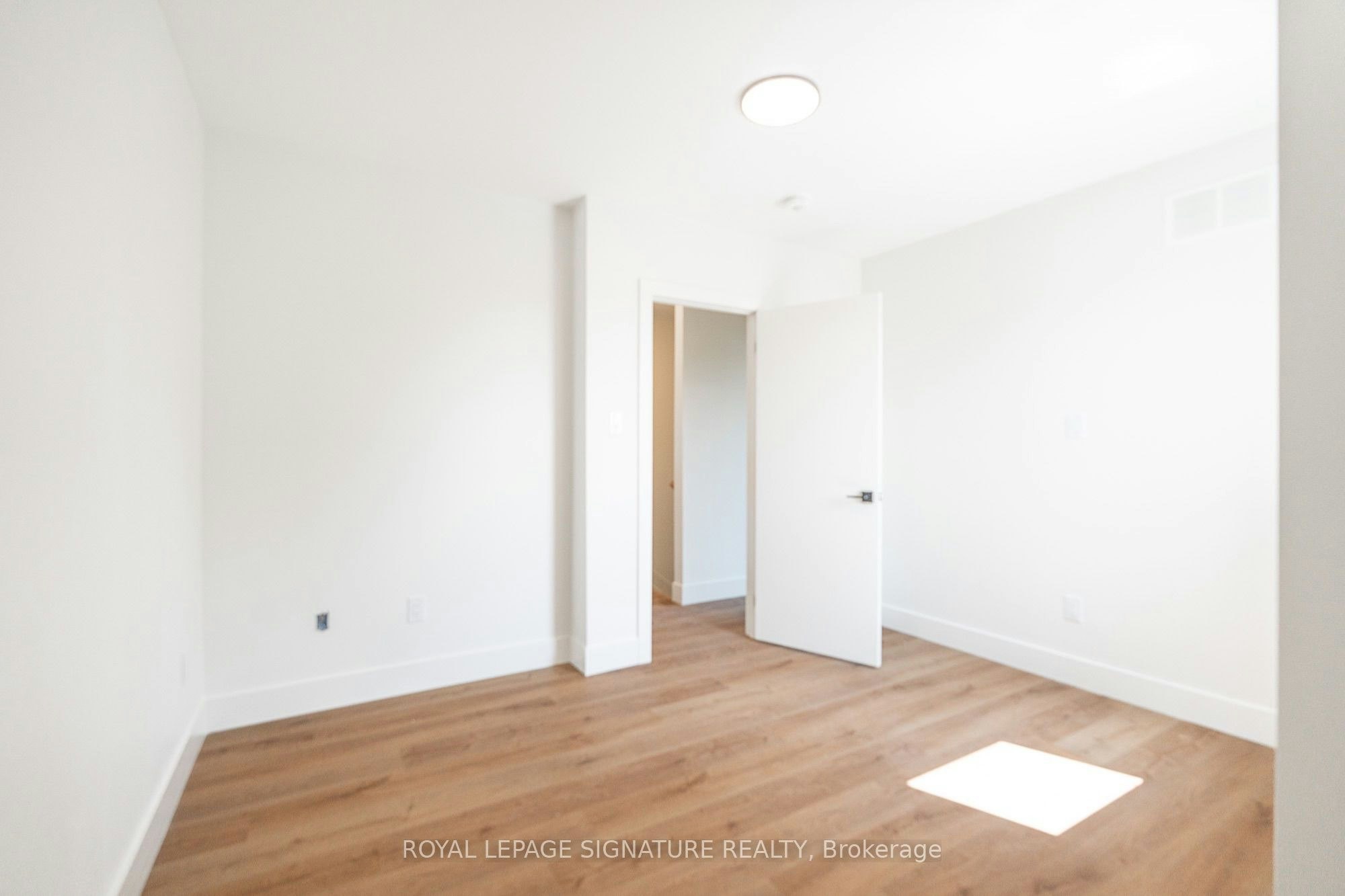6-7 Earnscliffe Road, Toronto, ON, M6E 1J4 - 17