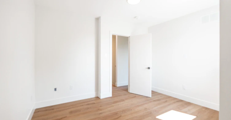 6-7 Earnscliffe Road, Toronto, ON, M6E 1J4 - 17