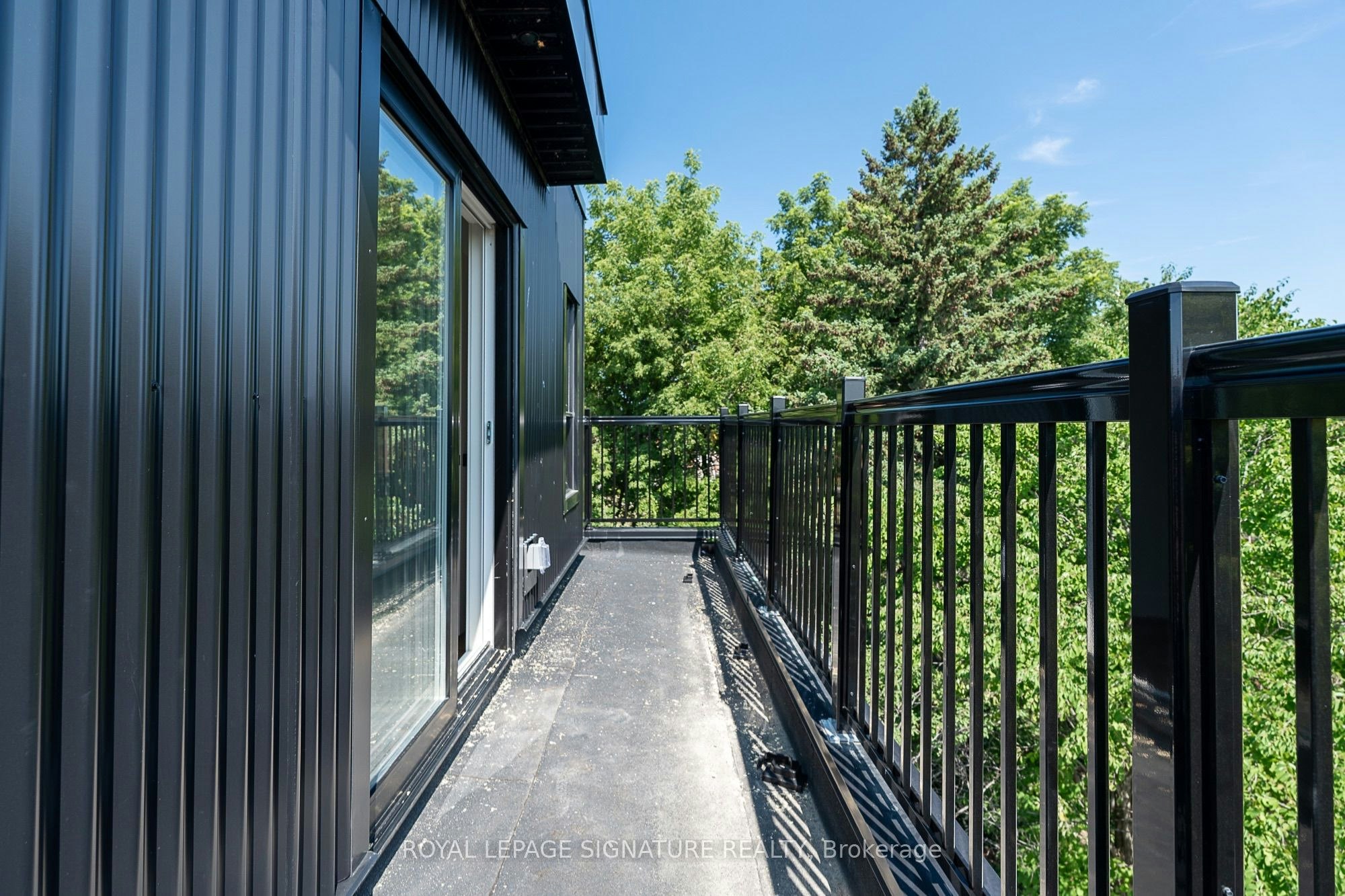 6-7 Earnscliffe Road, Toronto, ON, M6E 1J4 - 14