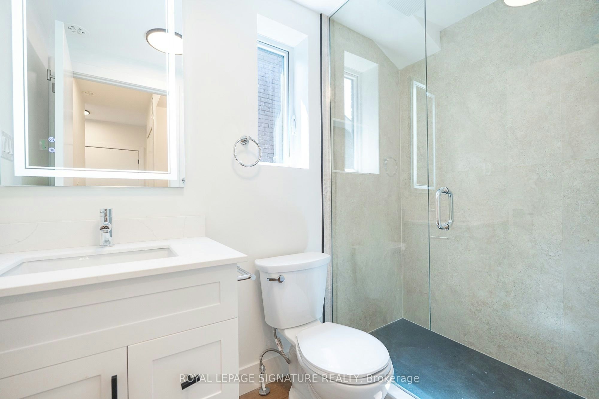 6-7 Earnscliffe Road, Toronto, ON, M6E 1J4 - 5