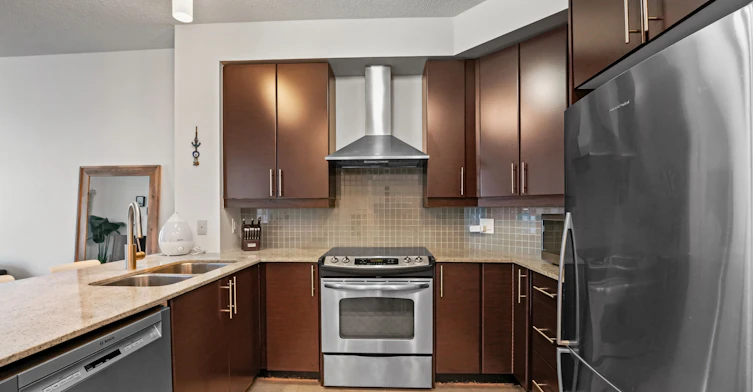 2304-18 Harbour Street, Toronto, ON, M5J 2Z6 - 4