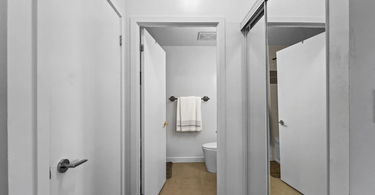 2304-18 Harbour Street, Toronto, ON, M5J 2Z6 - 13