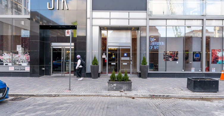 1514-155 Yorkville Avenue, Toronto, ON, M5R 0B4 - 4