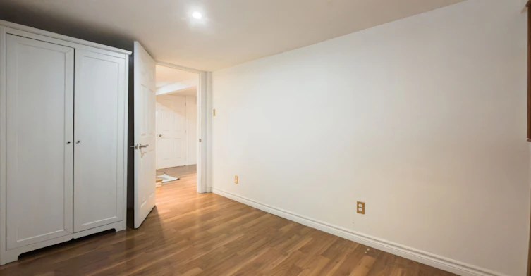 Lower-46 Lorindale Avenue, Toronto, ON, M5M 3C2 - 8