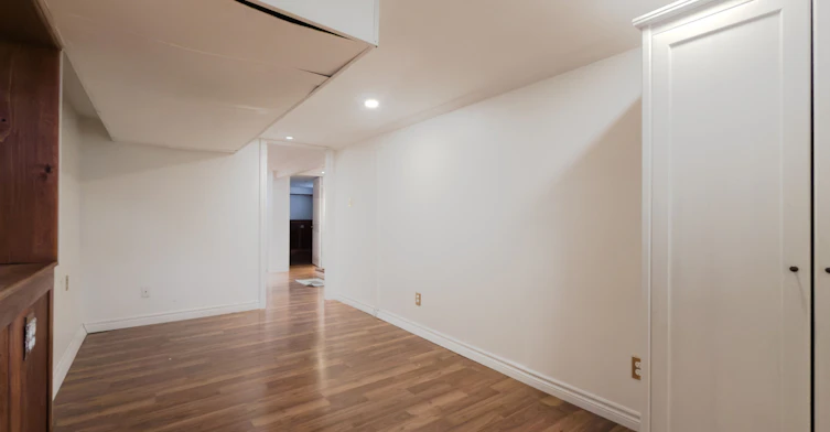 Lower-46 Lorindale Avenue, Toronto, ON, M5M 3C2 - 7