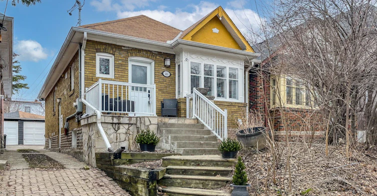 Lower-46 Lorindale Avenue, Toronto, ON, M5M 3C2