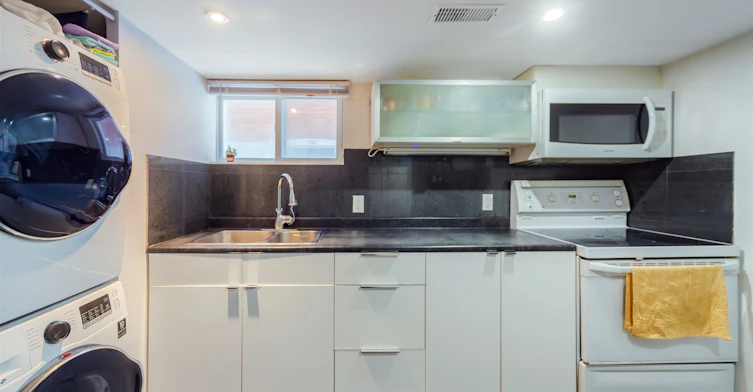 Lower-46 Lorindale Avenue, Toronto, ON, M5M 3C2 - 5