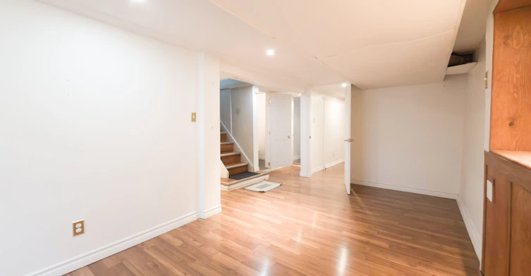 Lower-46 Lorindale Avenue, Toronto, ON, M5M 3C2 - 3
