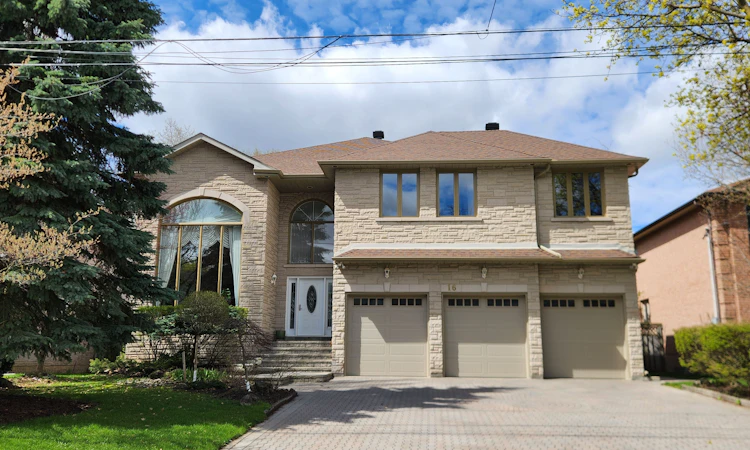 16 Lawnview Drive