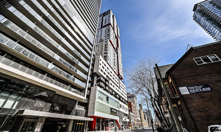3506-318 Richmond Street W